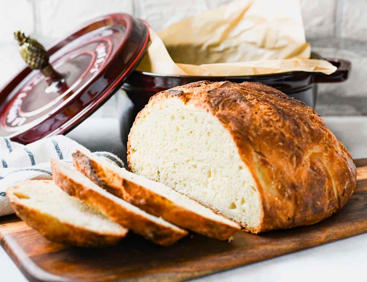 Unlock Bakery-Quality Bread: The Magic of No-Knead Dutch Oven Baking